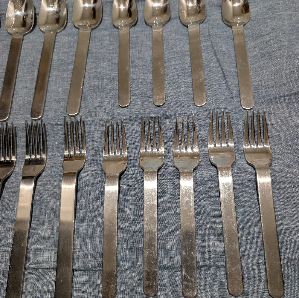 West Elm Brushed Round Flatware Silverware Fork & Spoon Set‎ Of 19